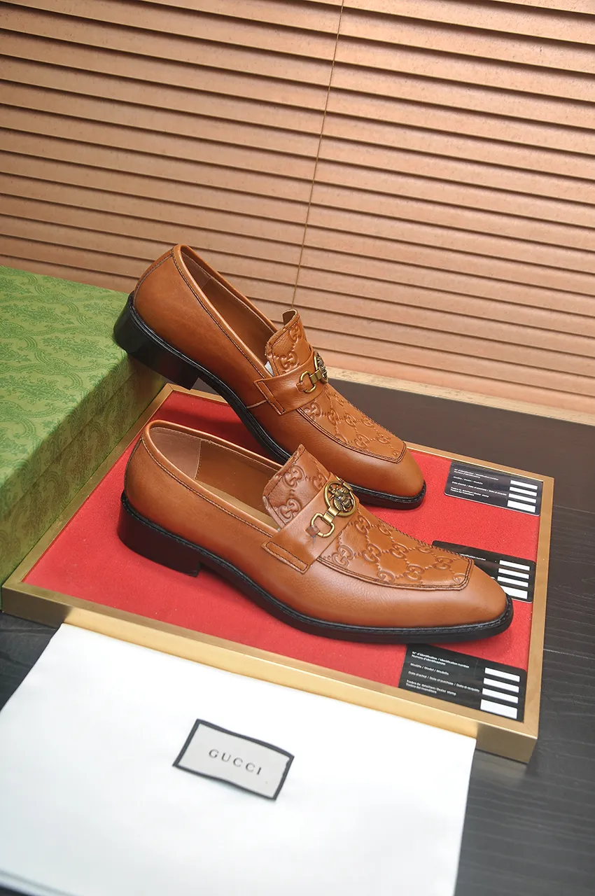 Men's shoes💰460💶Italy's top luxury men's shoes giant [GUCCI Gucci] has a new model 🍃Original European style🔰 Pleasant to the eye😍In order to make the shoes more durable and non-deformable🌀The production continues to follow traditional methods but there is still no lack of innovation💪The original cowhide is chosen for the leather♻️ Smooth, natural and exceptionally bright⭐Made of imported cowhide, the first choice of the rich 38-45 (45 customized)